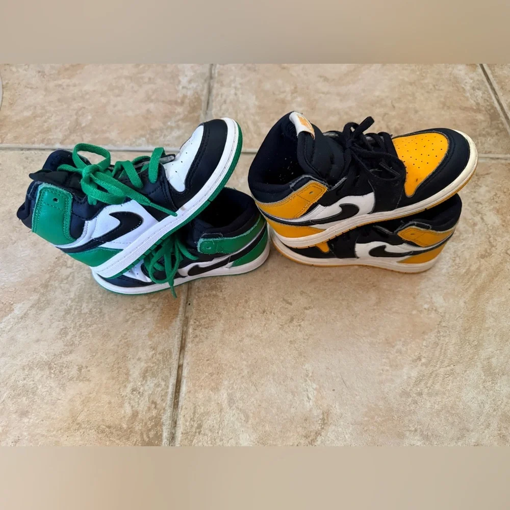 Nike Kids Sneakers in Black White Green and Black Yellow